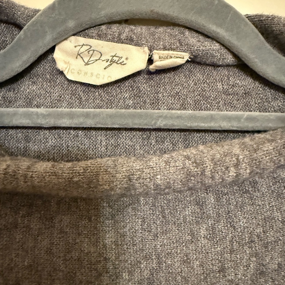 Chic Heather Gray Women's Poncho with Pockets - Picture 4 of 5